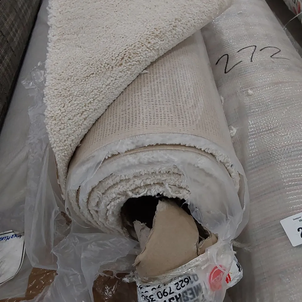 ROLL OF QUALITY LUXURY CARPET // SIZE UNSPECIFIED 