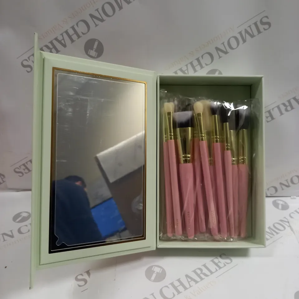 P.LOUISE BELIEVE IN THE BRISTLES 20 PIECE BRUSH SET 