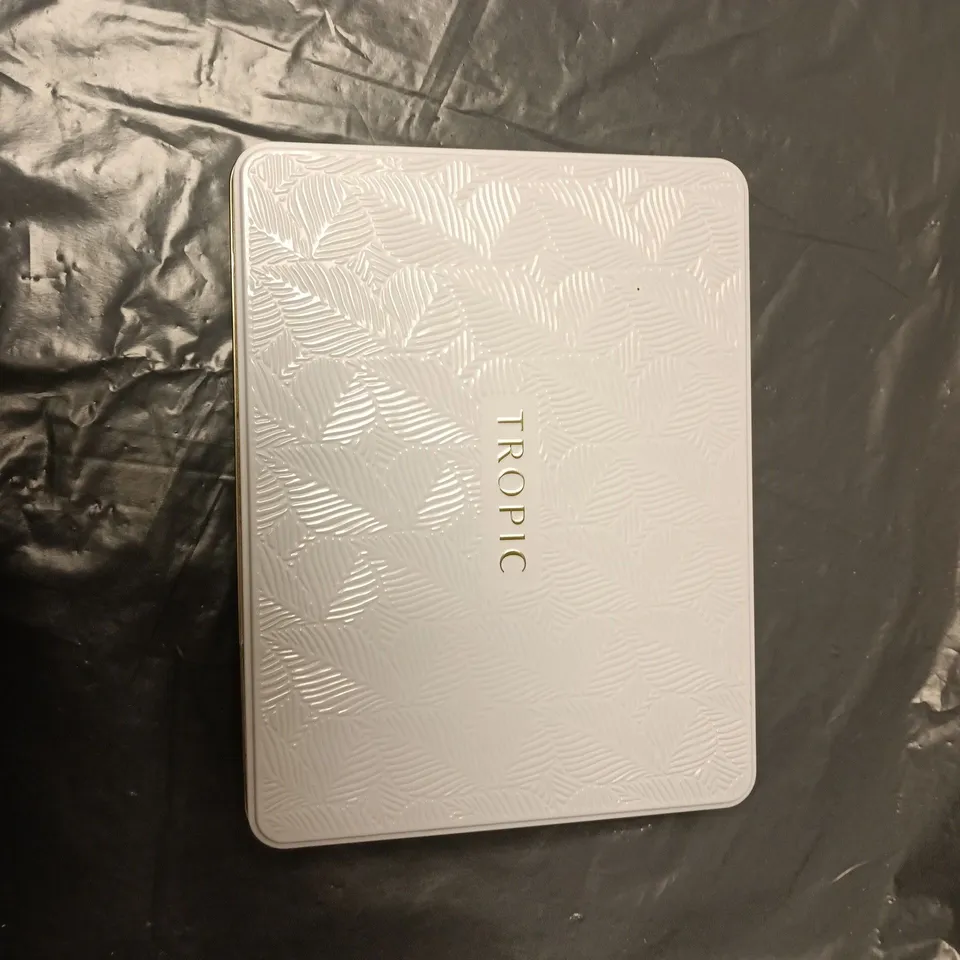 TROPIC SET IN DECORATIVE TIN