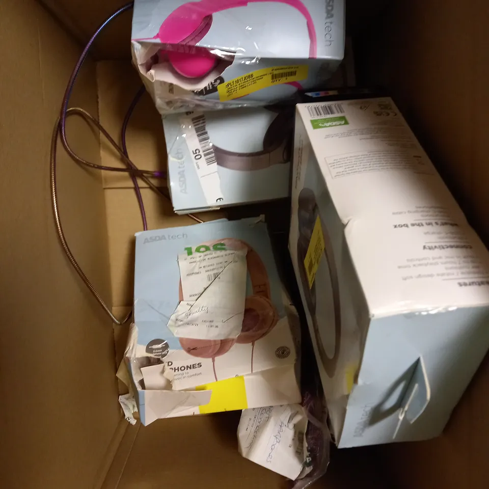 APPROXIMATELY 12 ASSORTED ELECTRICAL PRODUCTS TO INCLUDE WIRELESS HEADPHONES, BLUETOOTH SPEAKER, CHARGING CABLES ETC 