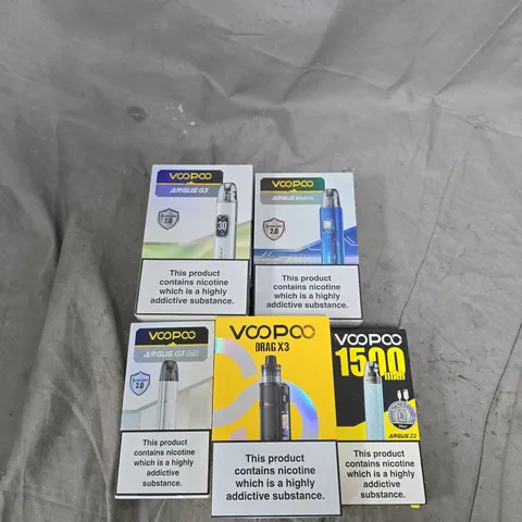 BOX OF APPROXIMATELY 30 ASSORTED E-CIGARETTES AND ACCOMPANIMENTS TO INCLUDE: VARIOUS VOOPOO ITEMS 