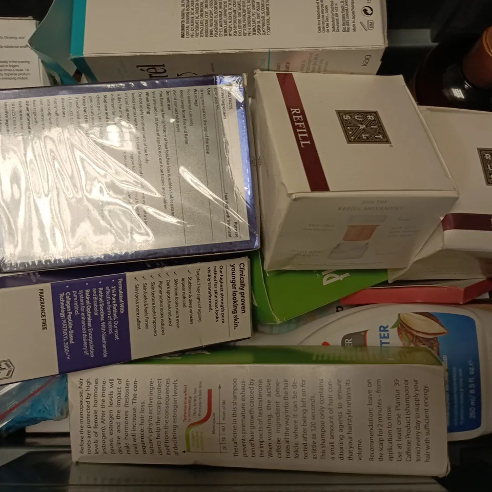 APPROXIMATELY 15 ASSORTED HEALTH & BEAUTY PRODUCTS TO INCLUDE RITUALS REFILL WHIPPED BODY CREAM, HEALUSZ MINOXODIL, N07 NIGHT CONCENTRATE, ETC - COLLECTION ONLY