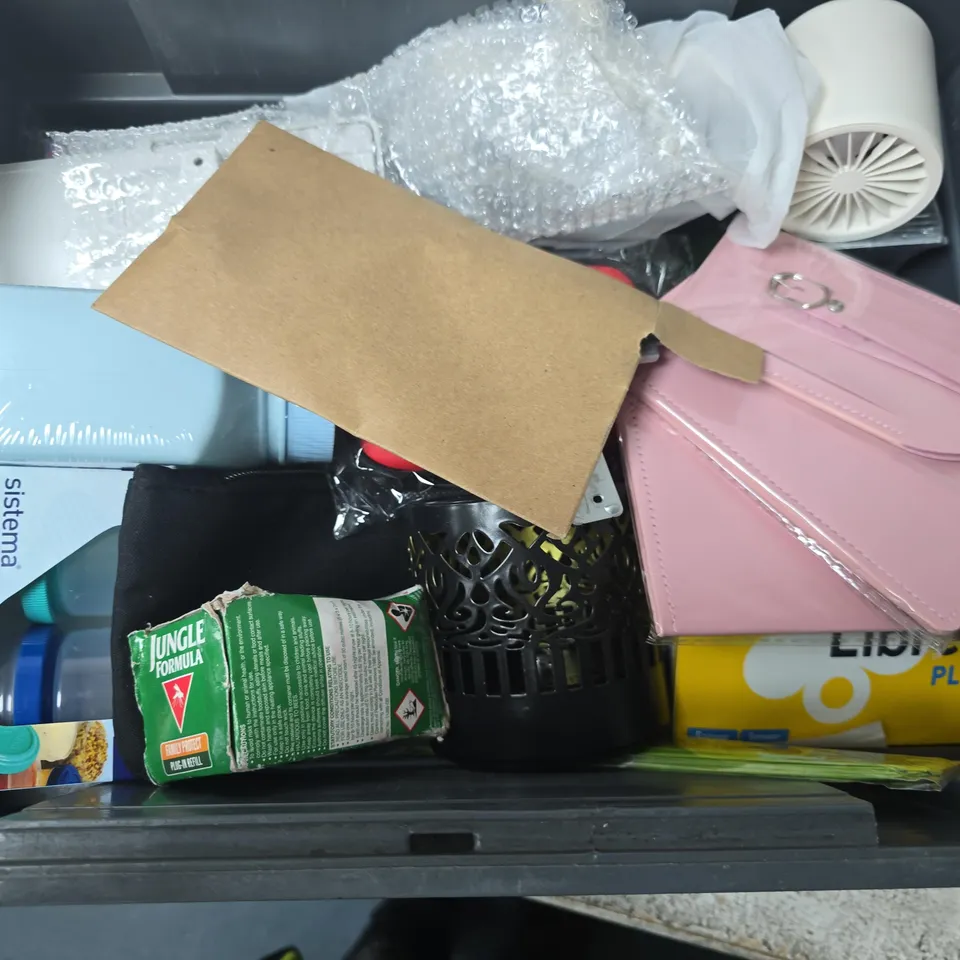APPROXIMATELY 15 ASSORTED HOUSEHOLD ITEMS TO INCLUDE PIPE DREDGING AGENT, SISTEMA TO GO TUBS, HANDHELD FAN, ETC