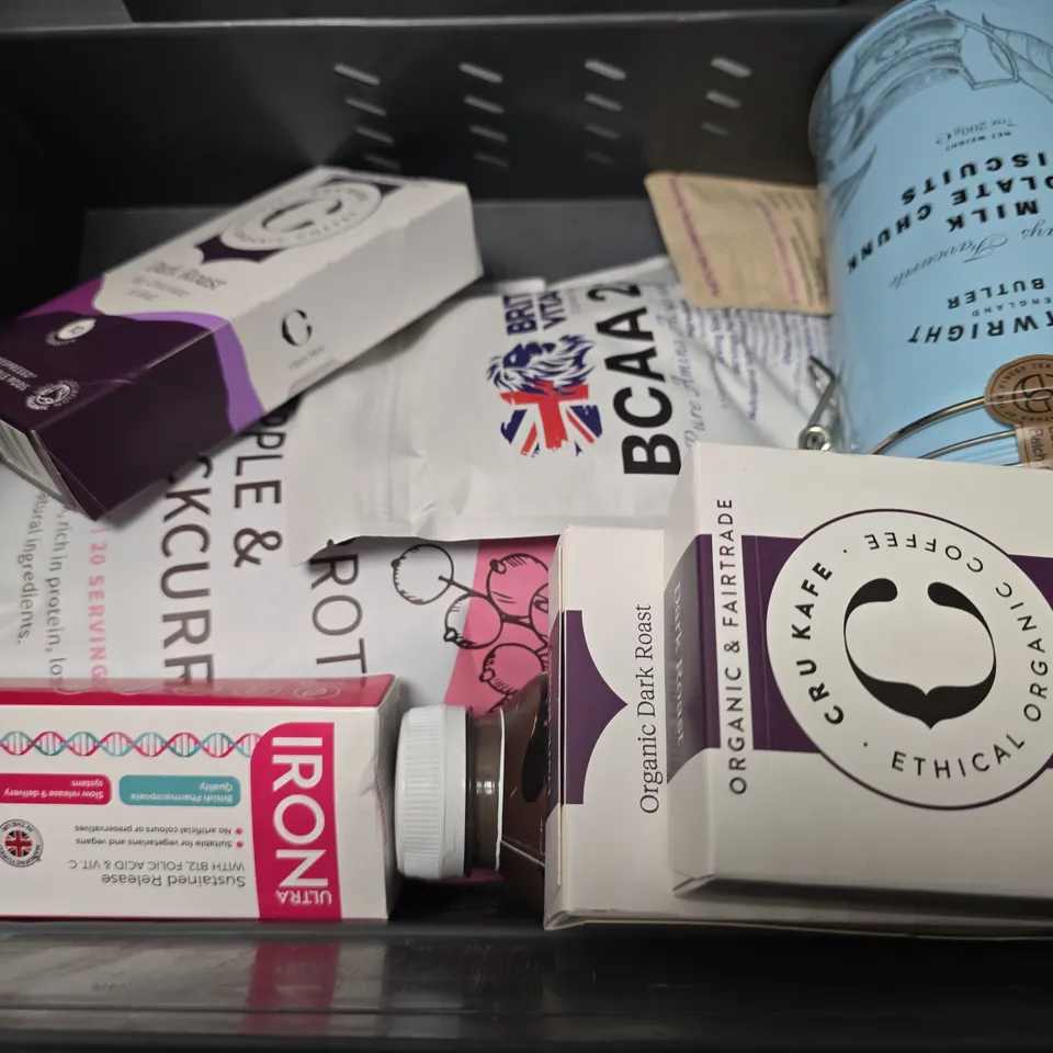 APPROXIMATELY 12 ASSORTED FOOD & DRINK ITEMS TO INCLUDE - VEGAN PROTEIN BAR , MY PROTEIN FLAVOUR DROPS VANILLA ETC