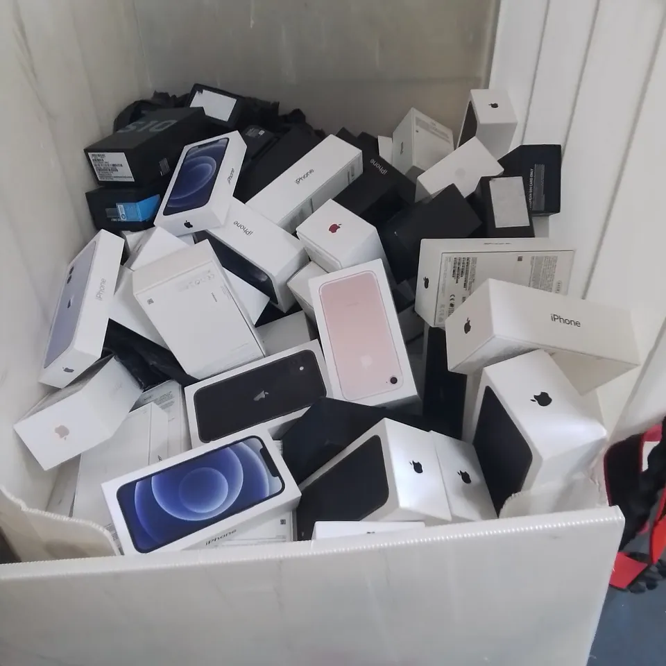 VERY LARGE QUANTITY OF ASSORTED MOBILE PHONE BOXES
