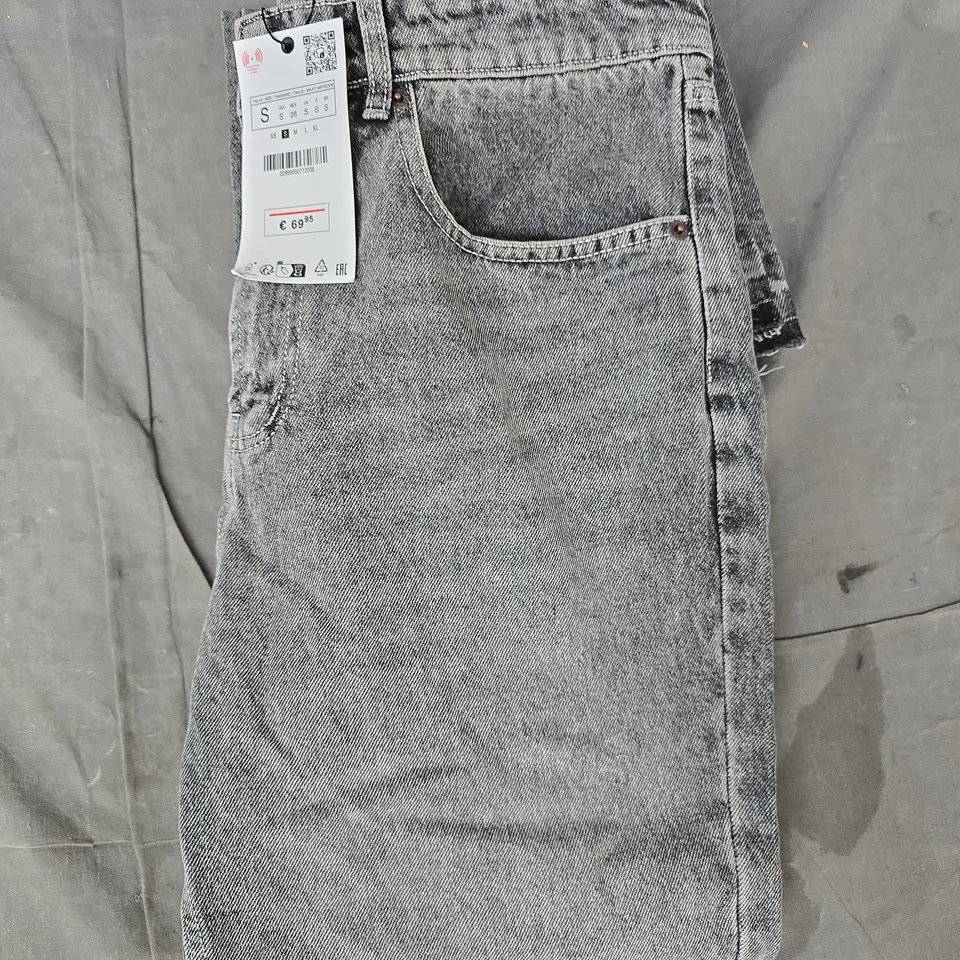 ZARAMID-WAIT STRAIGHT LEG JEANS IN GREY SIZE SMALL