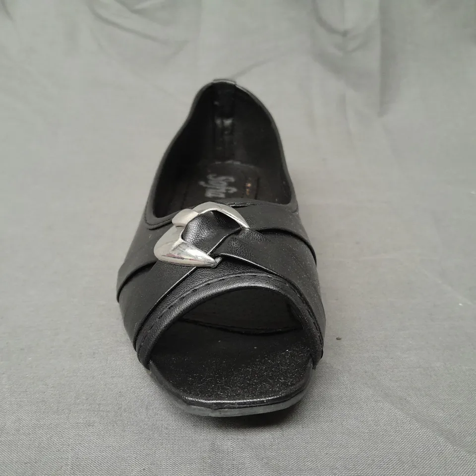 BOXED PAIR OF SOFIA PEEP TOE SLIP-ON SHOES IN BLACK EU SIZE 38