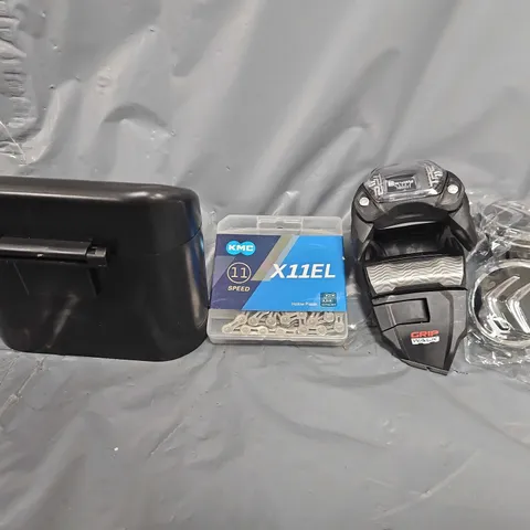 TOTE OF APPROXIMATELY 8 ASSORTED ITEMS TO INCLUDE - KMC X11EL CHAIN , CITROEN HUB CAPS , BIN FOR CAR ETC 