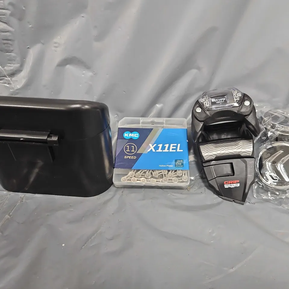 TOTE OF APPROXIMATELY 8 ASSORTED ITEMS TO INCLUDE - KMC X11EL CHAIN , CITROEN HUB CAPS , BIN FOR CAR ETC 