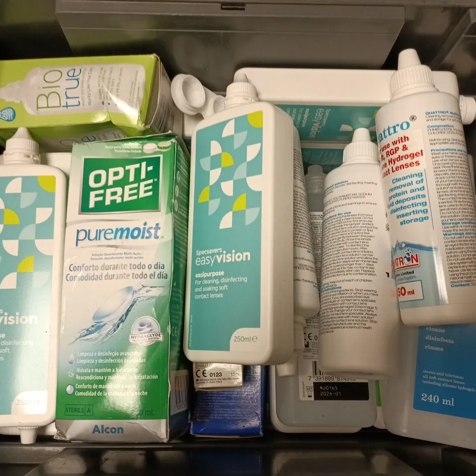 APPROXIMATELY 15 ASSORTED EYECARE & HEALTHCARE PRODUCTS TO INCLUDE BOSTON COMFORT FORMULA, BIOTRUE MULTI-PURPOSE SOLUTION, QUATTRO MULTIFUCTIONAL SOLUTION, ETC - COLLECTION ONLY