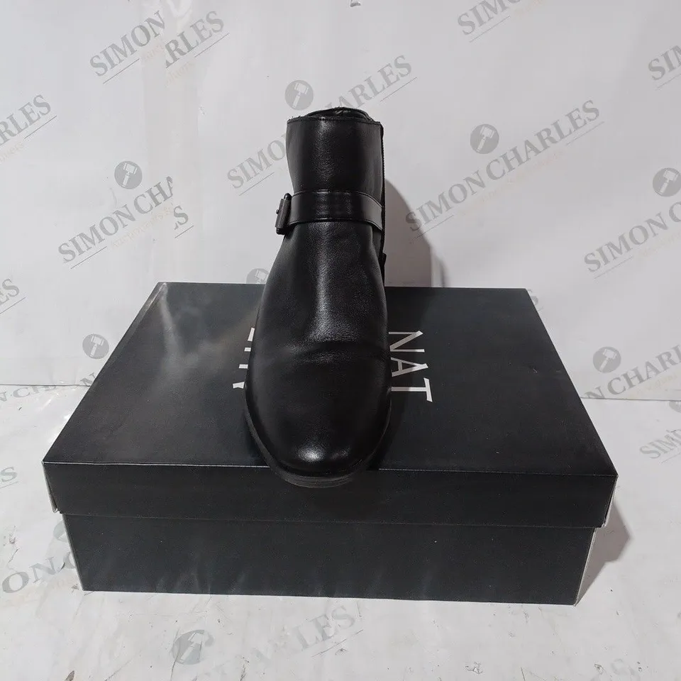 BOXED PAIR OF NATURALIZER LOW HEEL SIDE-ZIP SHOES IN BLACK UK SIZE 7