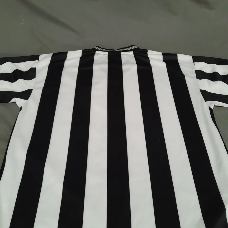 RETRO NEWCASTLE UNITED FC SHIRT SIZE M