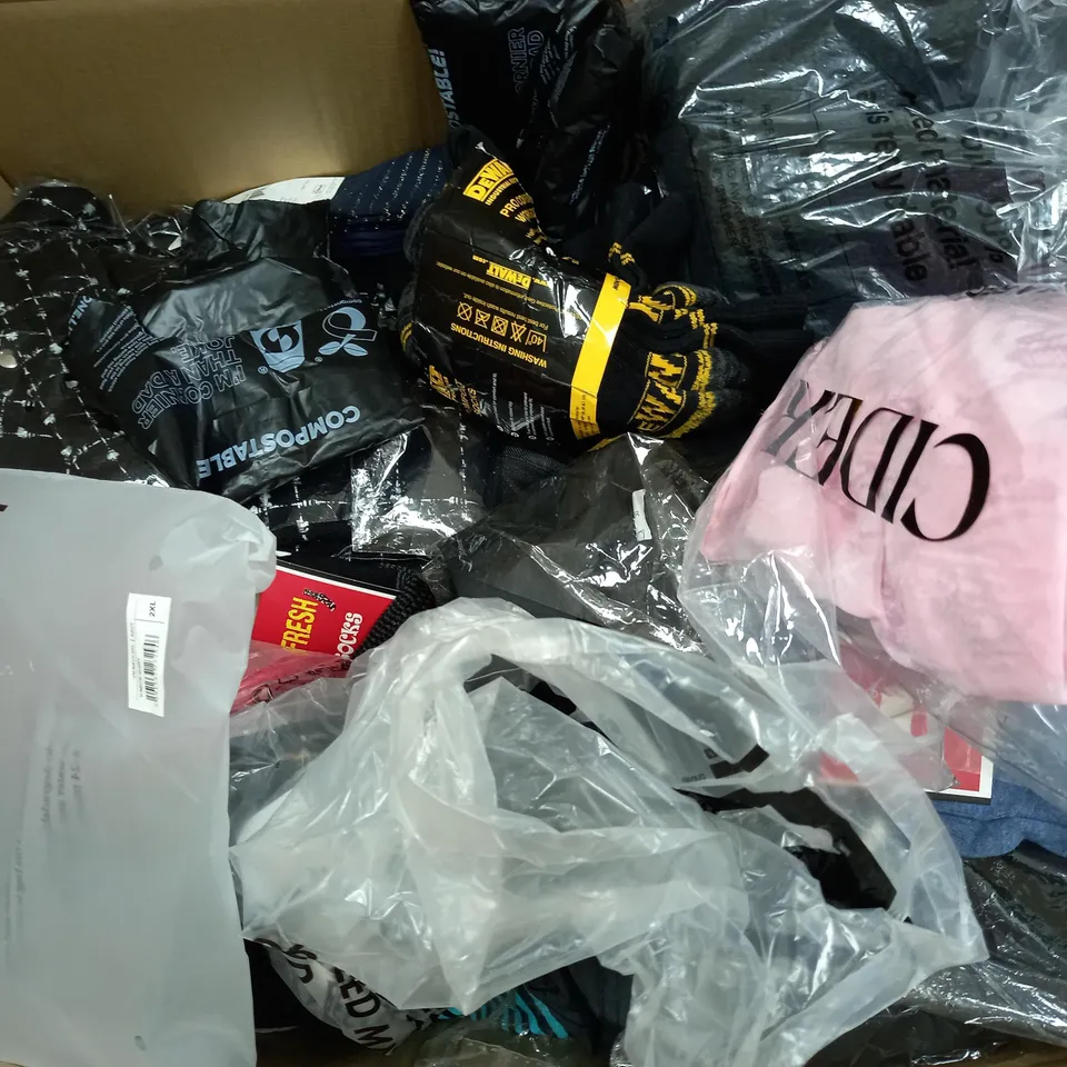 BOX OF APPROXIMATELY 25 ASSORTED CLOTHING ITEMS TO INCUDE - SOCKS , JUMPERS , T-SHIRTS , TROUSERS,ECT 