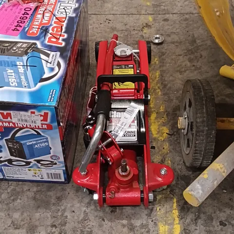 CLARKE CTJ2250LP 2.25 TONNE LOW PROFILE TROLLEY JACK WITH SOCKETS