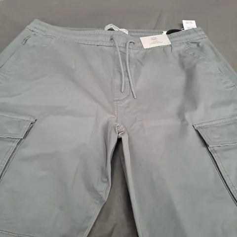 HOLLISTER JOGGERS IN LIGHT GREY - XL