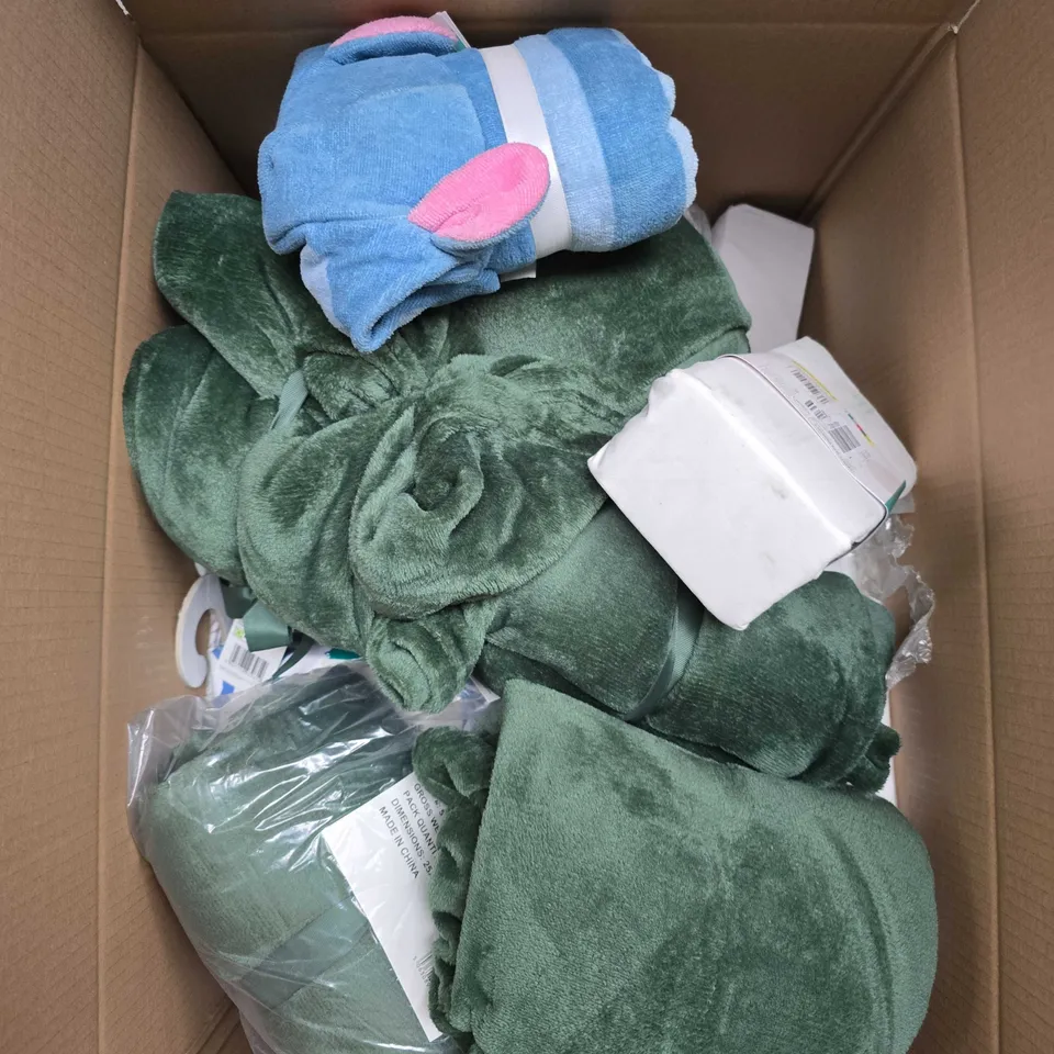 APPROXIMATELY 20 ASSORTED HOUSEHOLD PRODUCTS TO INCLUDE DUVET SETS, PONCHO, FITTED SHEETS ETC 