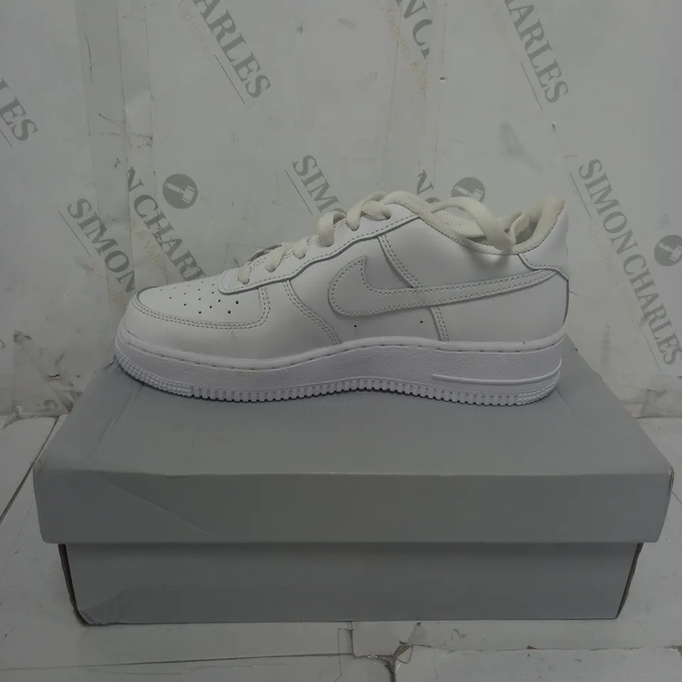 BOXED WHITE AIR FORCE TRAINERS SIZE 6 YR 