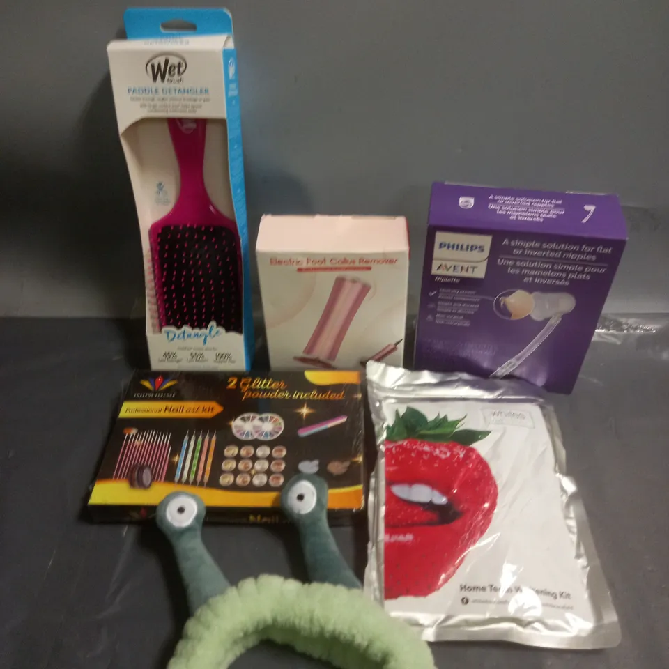 APPROXIMATELY 20 ASSORTED COSMETIC PRODUCTS TO INCLUDE PADDLE DETANGLER BRUSH, PROFESSIONAL NAIL ART KIT AND A TEETH WHITENING KIT