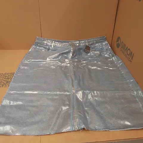 BOX CONTAINING APPROXIMATELY 11x BRAND NEW JD WILLIAMS METALIC SKIRTS - SIZE 28