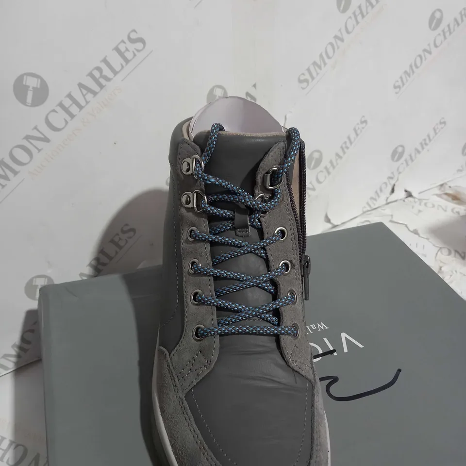 VIONIC WHITEY HIKER BOOTS SIZE 6