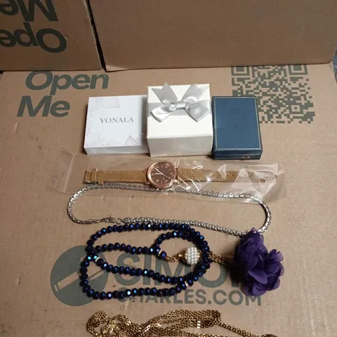 TOTE OF APPROXIMATELY 30 ASSORTED JEWELLERY ITEMS TO INCLUDE WATCHES, NECKLACES, VONALA ETC