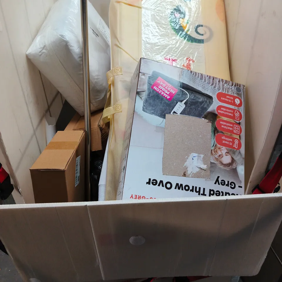 CAGE OF APPROXIMATELY 15 ASSORTED HOUSEHOLD ITEMS - COLLECTION ONLY