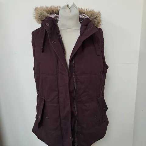 INDIGO COLLECTION HOODED GILET IN MAROON SIZE 12