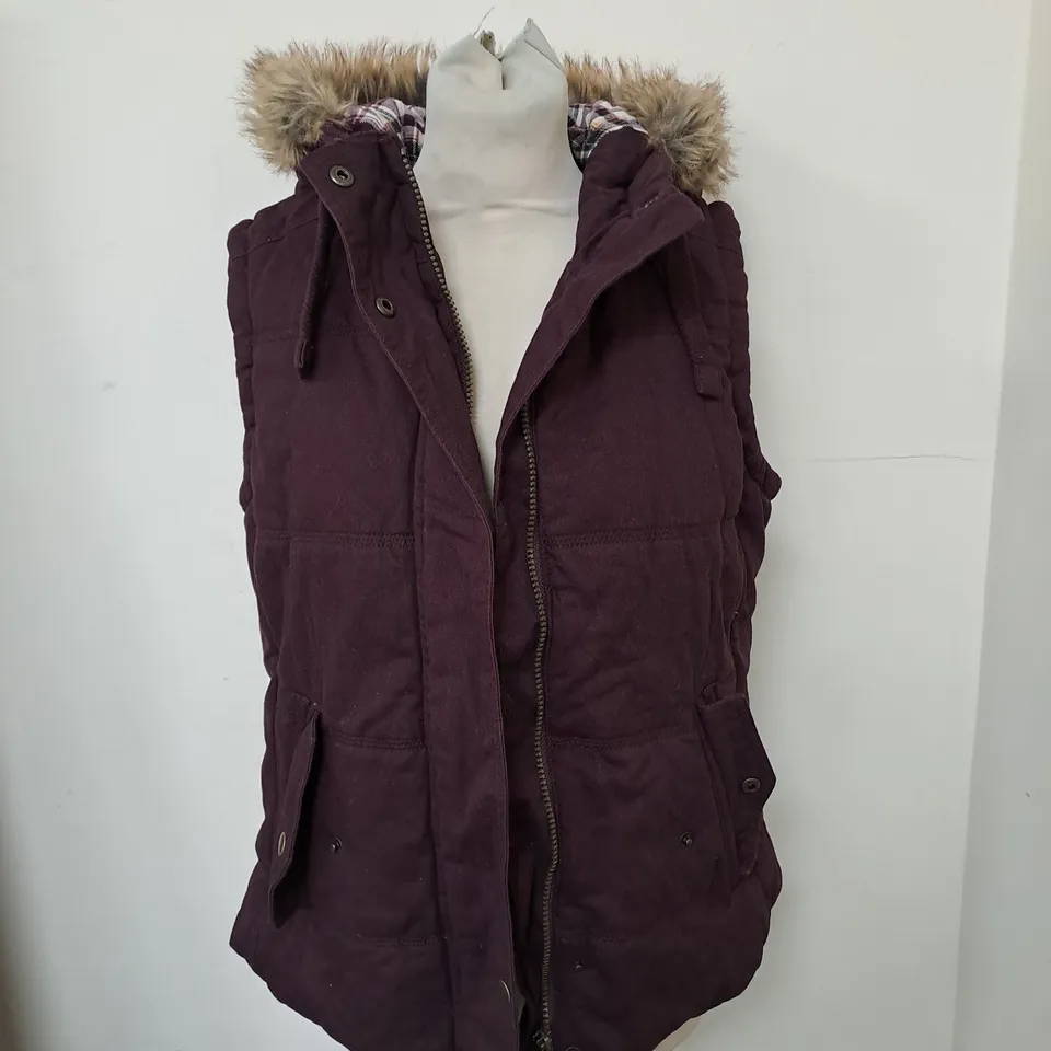 INDIGO COLLECTION HOODED GILET IN MAROON SIZE 12 