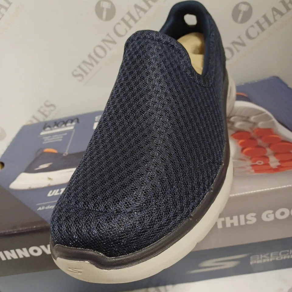 BOXED SKECHERS SLIP ON TRAINERS, NAVY - SIZE 9