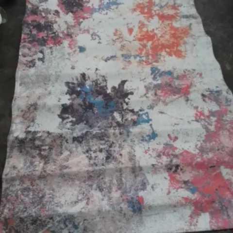 DESIGNER RUG WITH VARIED PATTERN 171X115CM