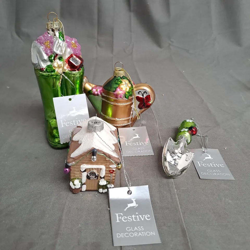 4 X FESTIVE CHRISTMAS TREE DECORATIONA