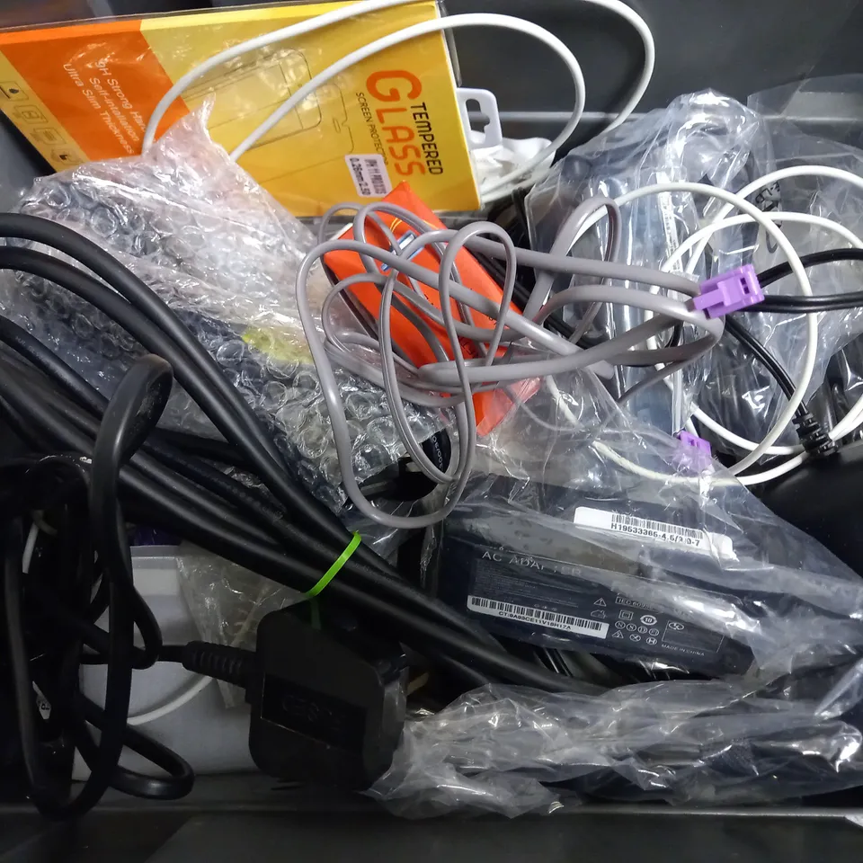 BOX OF APPROX 10 ITEMS INCLUDING ASSORTED CABLES, PHONE SCREEN PROTECTORS AND RCD POWER ADAPTER