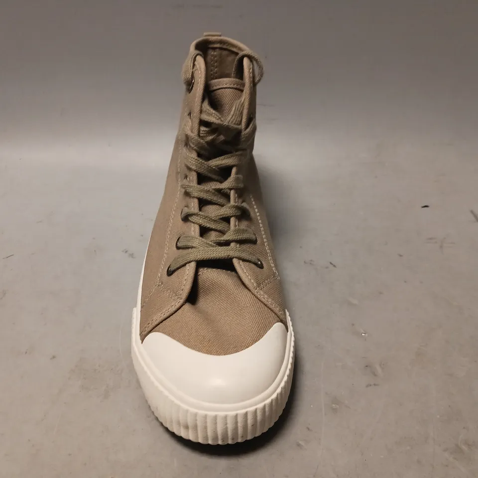 BOXED PAIR OF DESIGNER CANVAS SHOES IN TAUPE UK SIZE 7