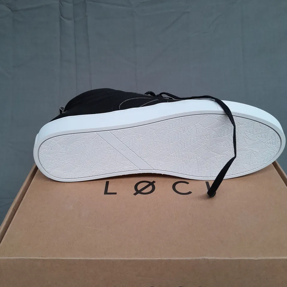 BOXED PAIR OF LOCI HERO HIGHTOP BLACK TRAINER SIZE 10