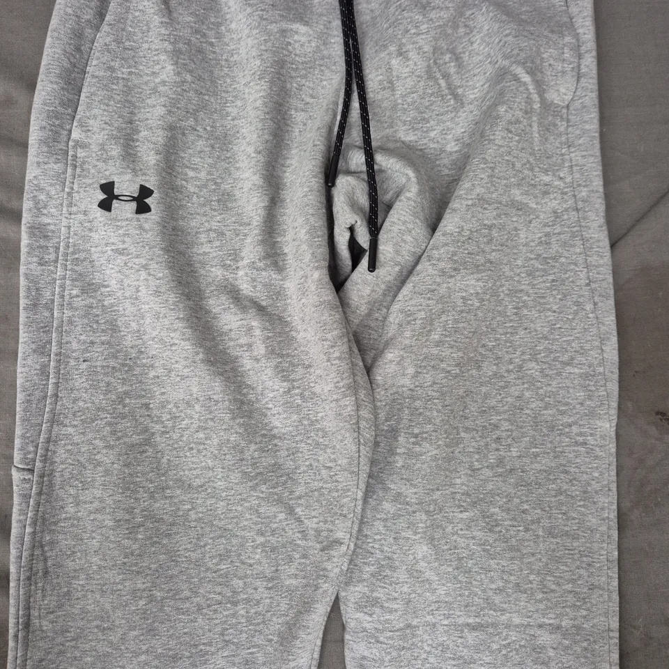 UNDER ARMOUR MEN'S JOGGERS IN GREY SIZE MEDIUM