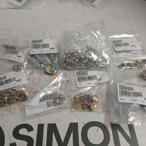 APPROXIMATELY 10 ITEMS OF ASSORTED MALIKA JEWELLERY TO INCLUDE; BOW CLIP, LINK CHAIN BRACELET, TWISTED HOOPS AND HUG EARRINGS