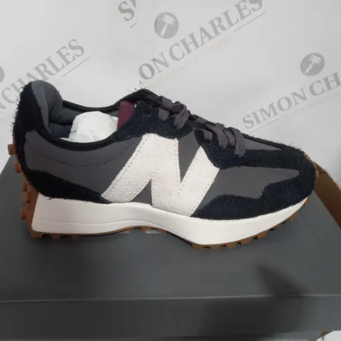 BOXED PAIR OF NEW BALANCE IN GREY AND WHITE SIZE 4.5
