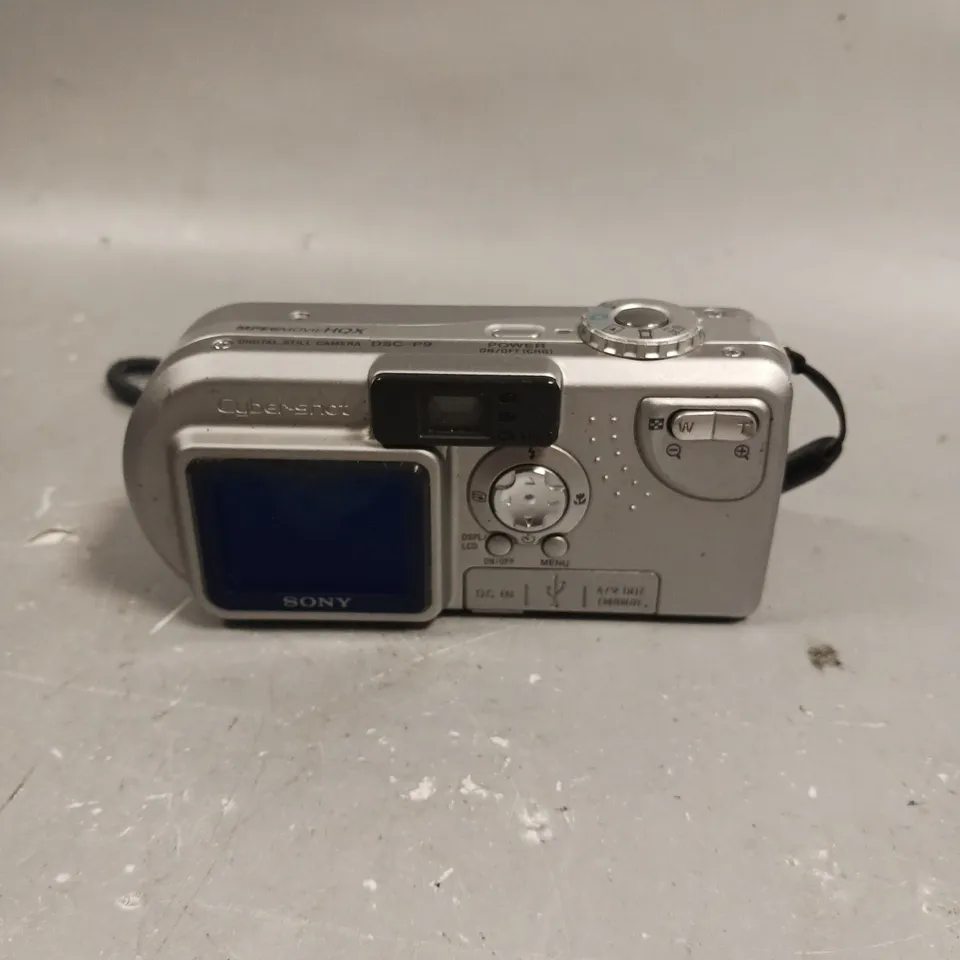 SONY CYBERSHOT DSC-P9 DIGITAL CAMERA 
