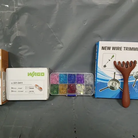 APPROXIMATELY 10 ASSORTED ITEMS TO INCLUDE - SCRATCHER , WIRE TRIMMER HEAD ETC