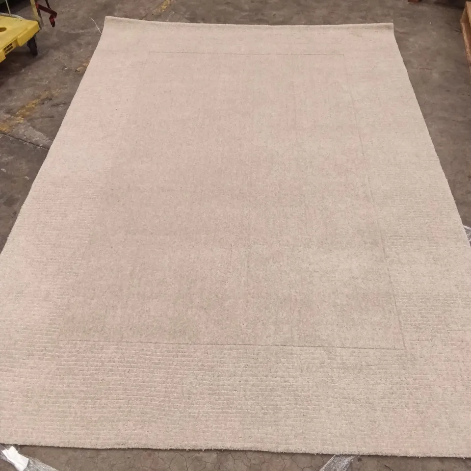 QUALITY DESIGNER AREA RUG - APPROXIMATELY 290CM X 200CM