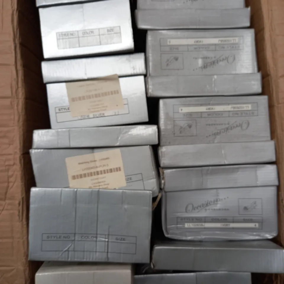 BOX OF APPROXIMATELY 10 PAIRS OF SHOES TO INCLUDE PINK SANDALS, HIGH HEELS, PEACH LOW HEELS ETC