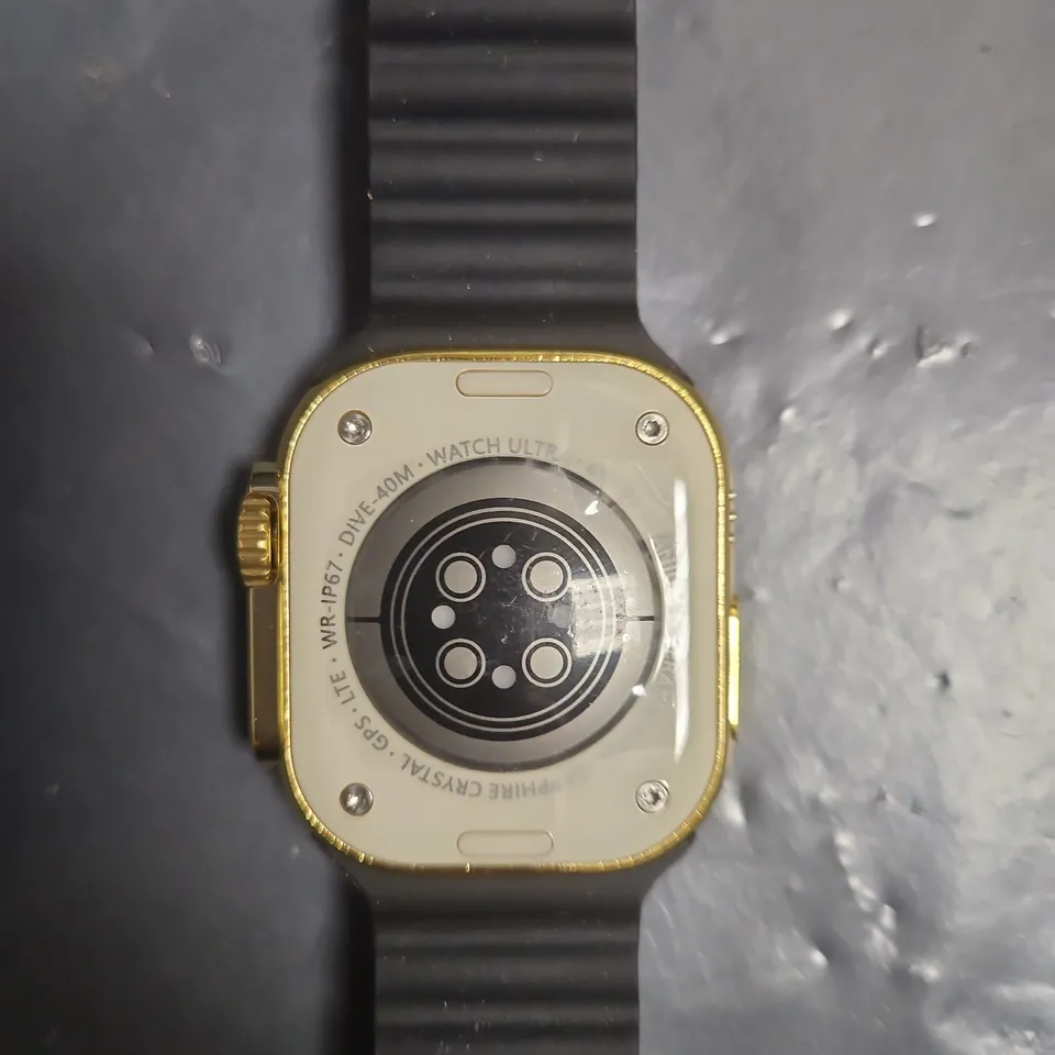SMARTWATCH WITH SQUARE GOLD-TONE CASE AND BLACK SILICONE STRAP 