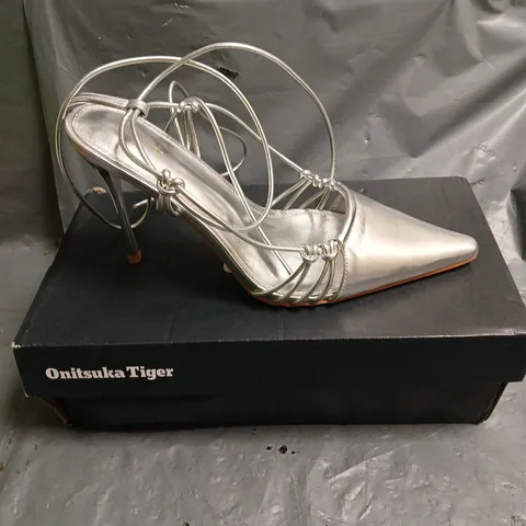 BOXED PAIR OF ONITSUKA TIGER MEXICO 66 HIGH HEEL SHOES - 6