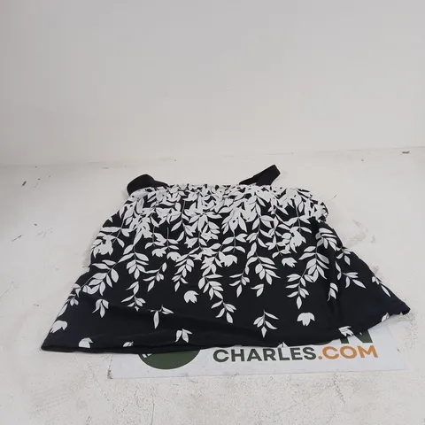 BON PRIX BLACK AND WHITE TOP/BOTTOMS SIZE 18