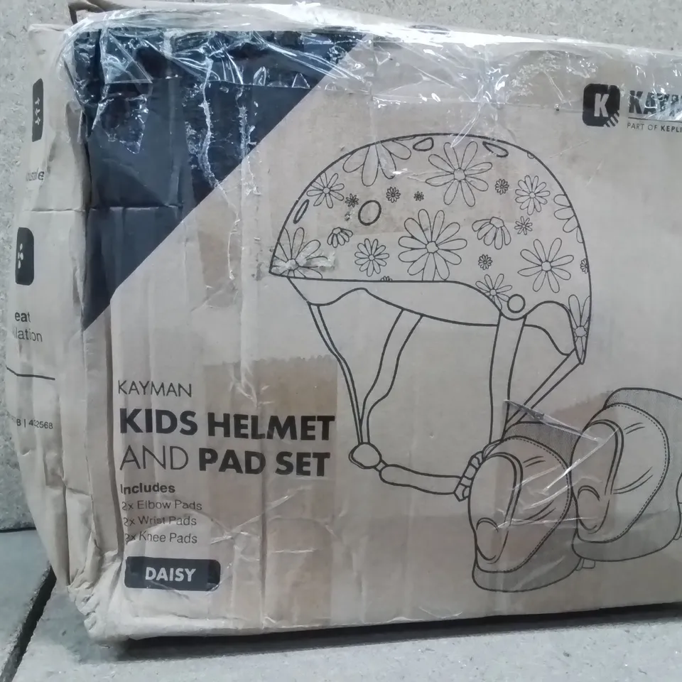 BOXED KIDS HELMET AND PADS SET