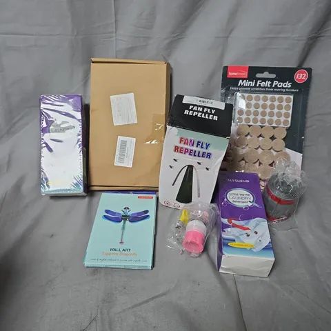 APPROXIMATELY 15 ASSORTED HOUSEHOLD ITEMS TO INCLUDE MINI FELT PADS, FAN FLY REPELLER, DRAGONFLY WALLART, ETC