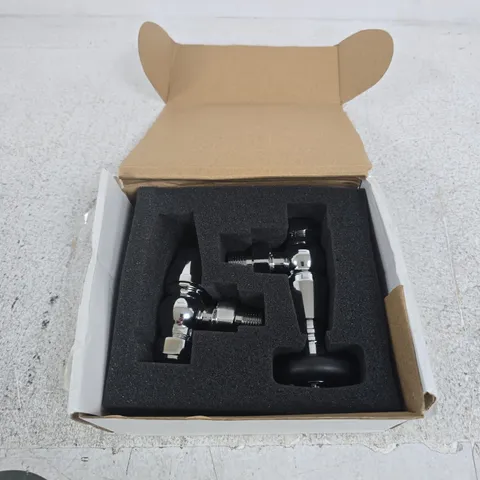 CUBICO RIA CHROME RADIATOR VALVES WITH WOODEN HEAD ANGLED – BOXED (33105)