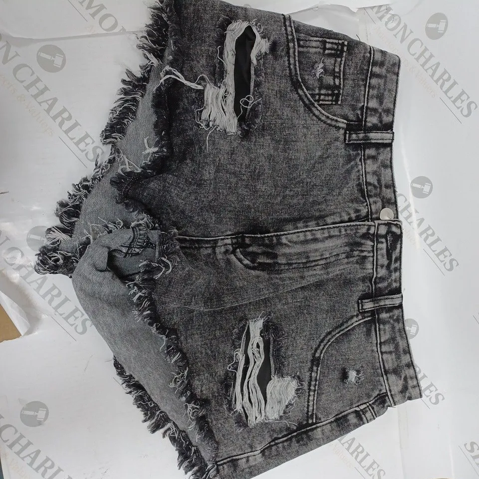 BLACK DENIM SHORTS 