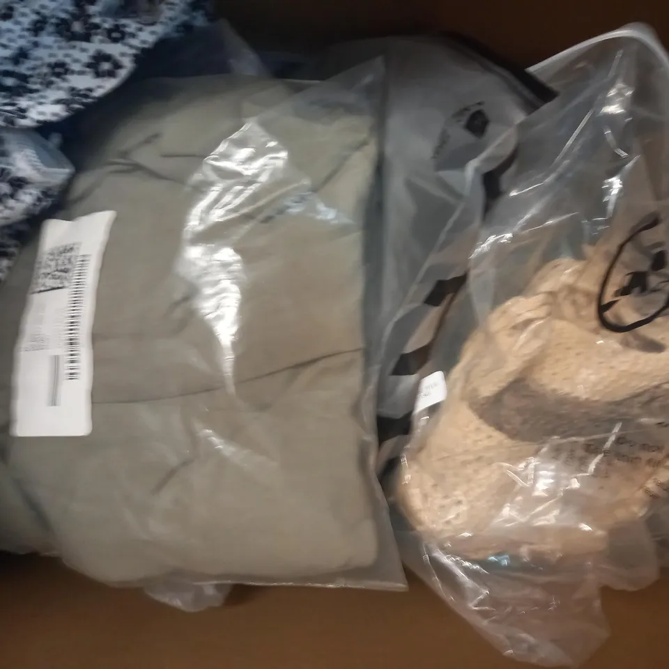 BOX OF APPROXIMATELY 10 ASSORTED CLOTHING AND FASHION ITEMS OF VARIOUS COLOURS AND STYLES TO INCLUDE SHEIN, TRENDYOL, ETC