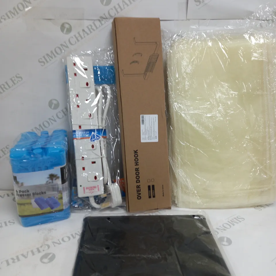 BOX OF APPROX 15 ASSORTED ITEMS TO INCLUDE - FREEZER BLOCKS, EXTENSION LEAD, OVER DOOR HOOK ETC